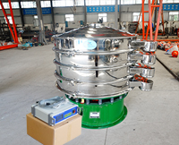 超聲波振動(dòng)篩主要采用超聲波換能器，利用換能器的工作原理能夠減少物料的堵網(wǎng)情況，提高篩分產(chǎn)量。